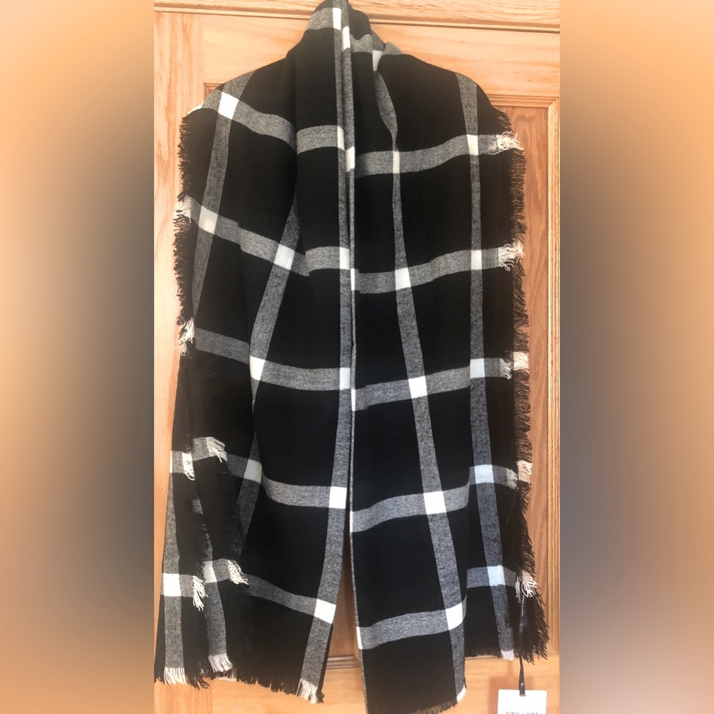 Agnes & Dora Blanket Scarf NWT Black and Ivory Window Pane